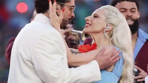 《独家曝料：那不勒斯积极追逐斯特林，转会大战火药味十足！》